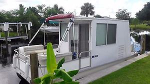 1995 Catamaran Cruisers Inc. Lil Hobo Houseboat