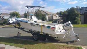 CENTER CONSOLE FISHING BOAT CUSTOM POD & 140HP JOHNSON