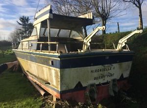 EXOTIC LARGE ALUMINIUM HULL MOTOR POWER BOAT SEA *IN NEED OF RESTORATION*