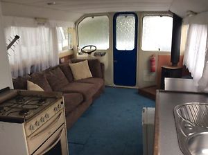 Widebeam Cruising Houseboat broads Cruiser