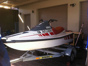 YAMAHA JET SKI WAVE RUNNER - COMES WITH TRAILER AND JETSKI COVER