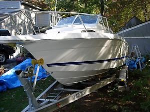 1997 Wellcraft 220 COASTAL CUDDY CABIN