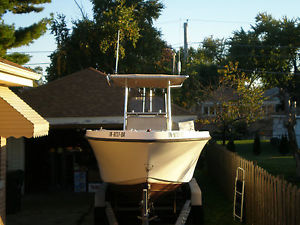 1988 MAKO 261 CENTER CONSOLE