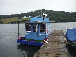 "Water Rat" Quirky Little Houseboat with Residential Mooring available