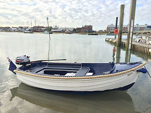 CLINKER DAY BOAT - CLASSIC BOAT / FISHING BOAT