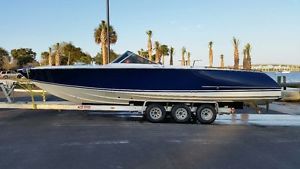 FINO 30 Sports boat - Beautiful classic - Built by Magnum marine Miami