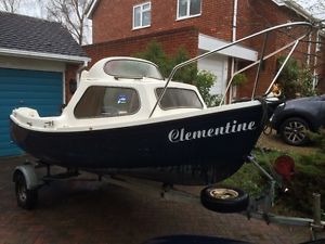 Boat cabin fishing day boat 15ft outboard engine trailer