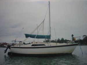 Cole 23 Yacht Sail Boat C1980's incl Mooring apparatus Belmont Lake Macquarie Gd