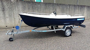 POWER BOAT SPEEDBOAT OPEN BOW CONSOLE BOAT