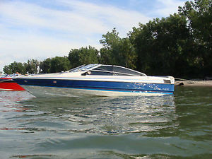 1988 Bayliner Capri Powerboat 19-Feet with Trailer