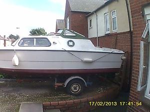 cabin cruiser, riverboat