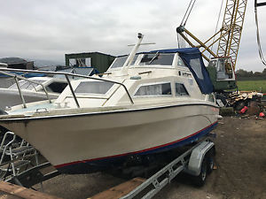 Fantasy 21 Cabin Cruiser Centre Cockpit