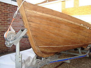 BEAUTIFUL CLASSIC CARVEL MAHOGANY OAK RIVER LAUNCH 15FT REQUIRES RESTORATION