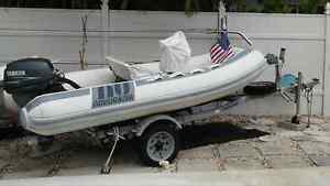 2002 NOVURANIA 320 TR w/ 2002 YAMAHA 15HP 4-Stroke & 2006 Trailer