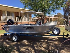 Quintrex Wide body Dory 40hp Mercury