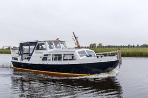 Dutch Barge  Steel Motor Yacht Cruiser Widebeam liveaboard in London canal boat