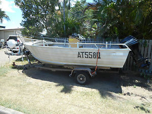 4.6 METER STACER CENTER CONSOLE WITH 40 HP MERCURY ON TRAILER BOTH REGESTERED