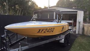 Gilflite spitfire 350 chev inboard skiboat