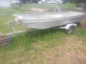 Flat bottom Tinny boat with trailer, 34lb electric motor outboard & 2x batteries