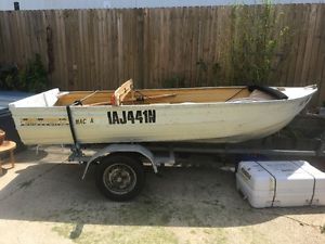 12ft seatrex tinny on registered trailer