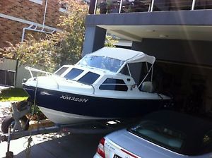 Pride Albatross Fibreglass Half Cabin 5.45m Johnson 115HP 4 stroke Lot of extras