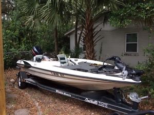 Bass Fishing Boat - 1998 Triton T-19