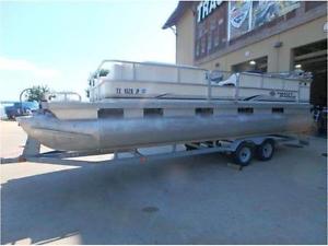 2001 Tracker Marine Sun Tracker Series Party Barge 240