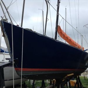 J24 Sailboat  by J boats   racer/cruiser sail number 8045 and trailer.