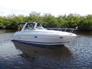 2002 Rinker 310 Fiesta Vee. Great for the whole family!