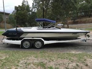 Skicraft Excel i,  2000 ski boat