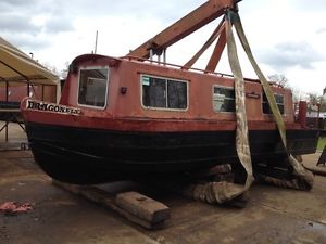 narrowboat overplaited May 2016 23ft inboard diesel