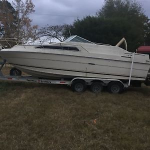 26' SEA RAY BAY BOAT