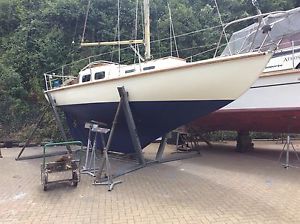 Halcyon 27 in excellent original order and very well maintained. Ready for sea