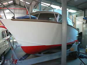 CLASSIC WHITLEY VOYAGER COPY 18'  Half cabin cruiser