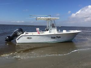 2016 Sea Hunt Ultra 225 center console boat