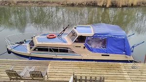 RELCRAFT 27 (6 berth) Volvo Penta Twin Screw with Aquamatic outboard drive 270