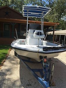 2004 Johnson American Fiberglass Bayboat