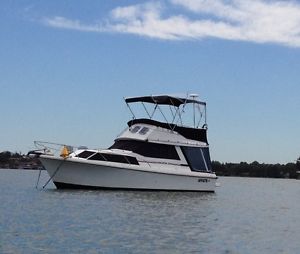 Cruise Craft Executive 800 - 26ft Flybridge Cruiser