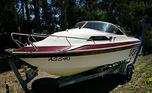 Boat Half-cabin Fibreglass 5.3 meter outboard