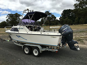 Fishing Boat Mustang 5.6