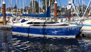 MacGregor 26M sailboat