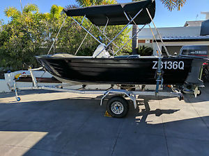 4.6m brooker boat with center console, no reserve!!!!!!!!!!