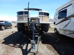 2016 Forest River Southbay Pontoon Boat