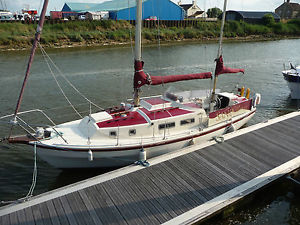 Westerly Renown sailing boat yacht 32.5ft with 43hp Volvo Penta 2003T Engine