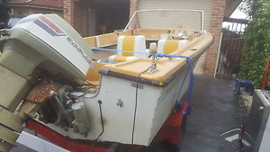 15 ft boat and trailer evenrude 85hp motora