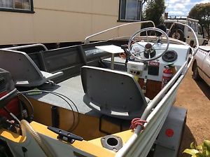 Quintrex 4.37mt ally side consol boat