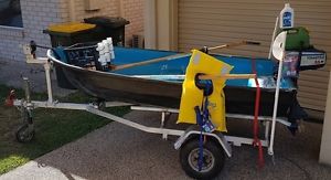 8 FOOT DINGHY WITH ACCESSORIES