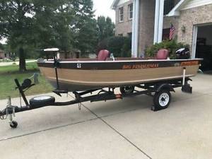 1984 SMOKER CRAFT BIG FISHERMAN 14FT FISHING BOAT. NEWER MOTOR, FISH FINDER ETC!