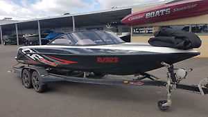 SKI BOAT SLEEKLINE CF22