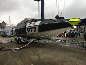 Revenger 25SC power boat